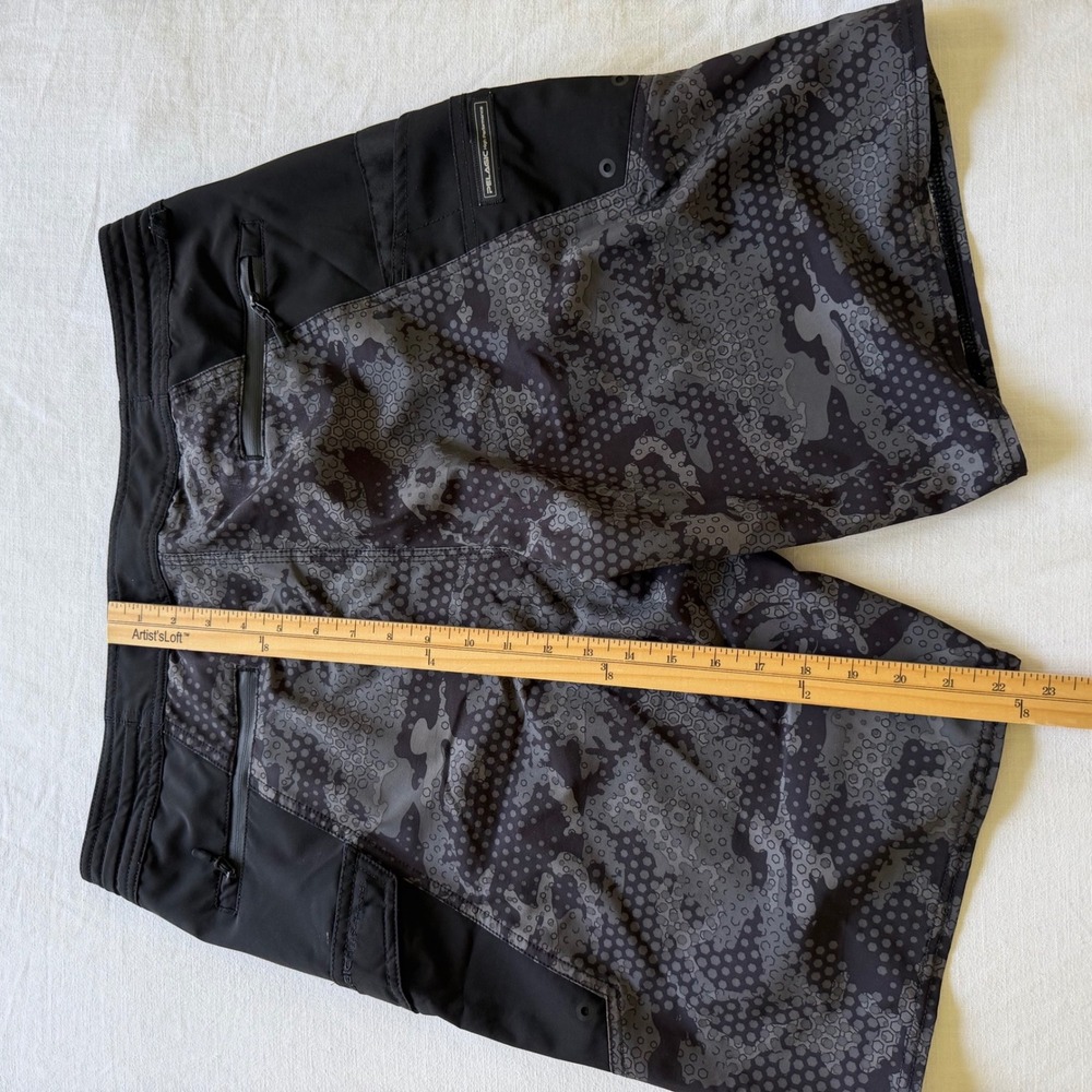 Pelagic High Performance Fishing Board Shorts 34 Grey Black Camo P012123-00 - Picture 4 of 6